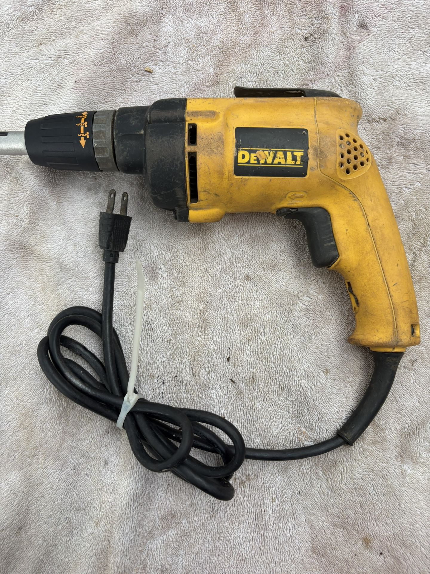 Dewalt Heavy Duty Drywall Screw Gun-DW257-Like New, Variable Speed/Reversing, 6 Amp, Set/Forget Nosepiece, 8’ Cord