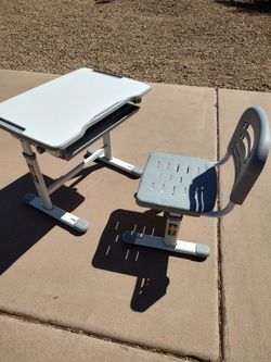 Nice adjustable kid's desk and chair