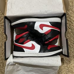 Jordan 1 Mid Red/black/white