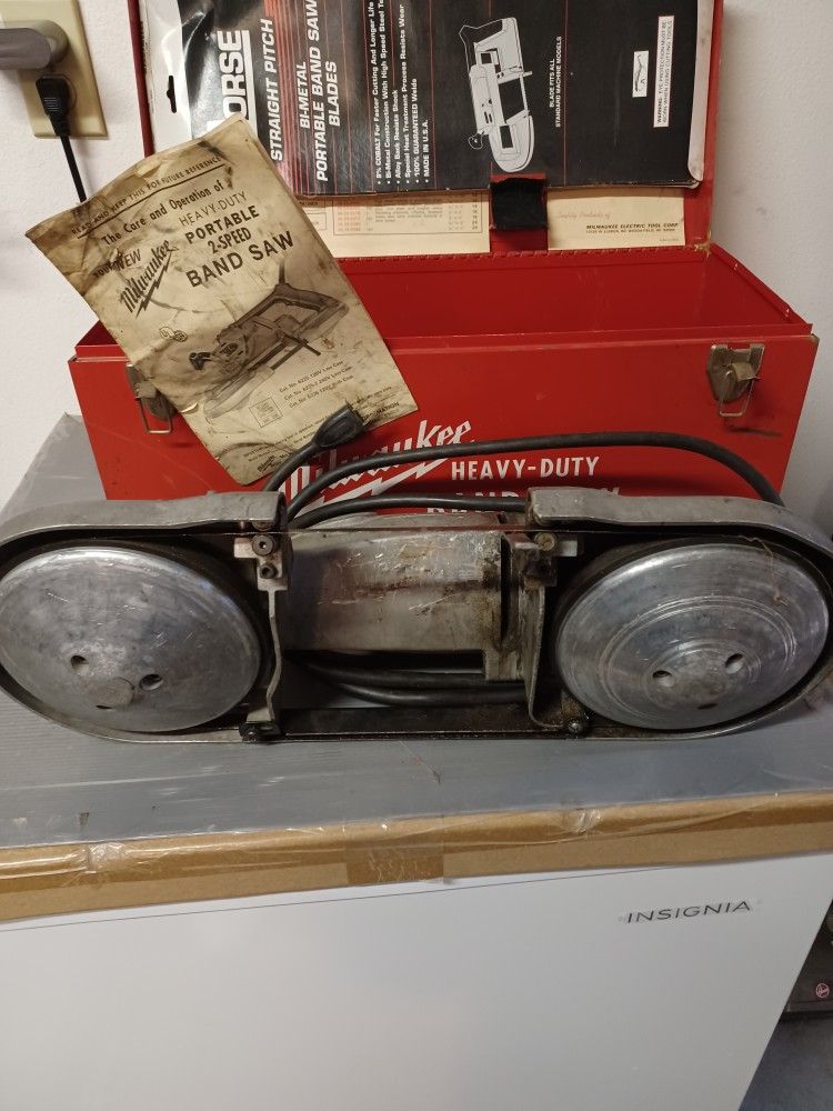 MILWAUKEE HEAVY DUTY BAND SAW