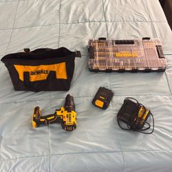DeWalt Drill Set With Bit Set