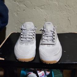 Tenis REEBOK SIZE 5.5 EN BUENAS CONDICIONES