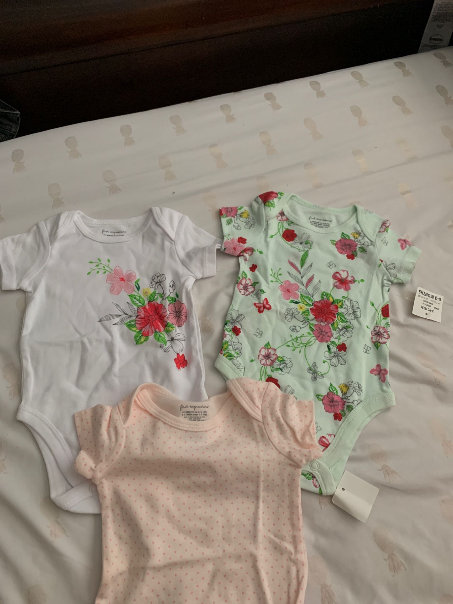 Baby girl onesies set (0-3m)