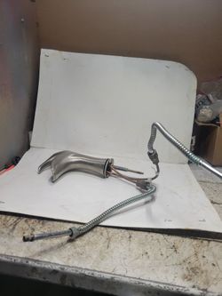 Single handle bathroom sink faucet