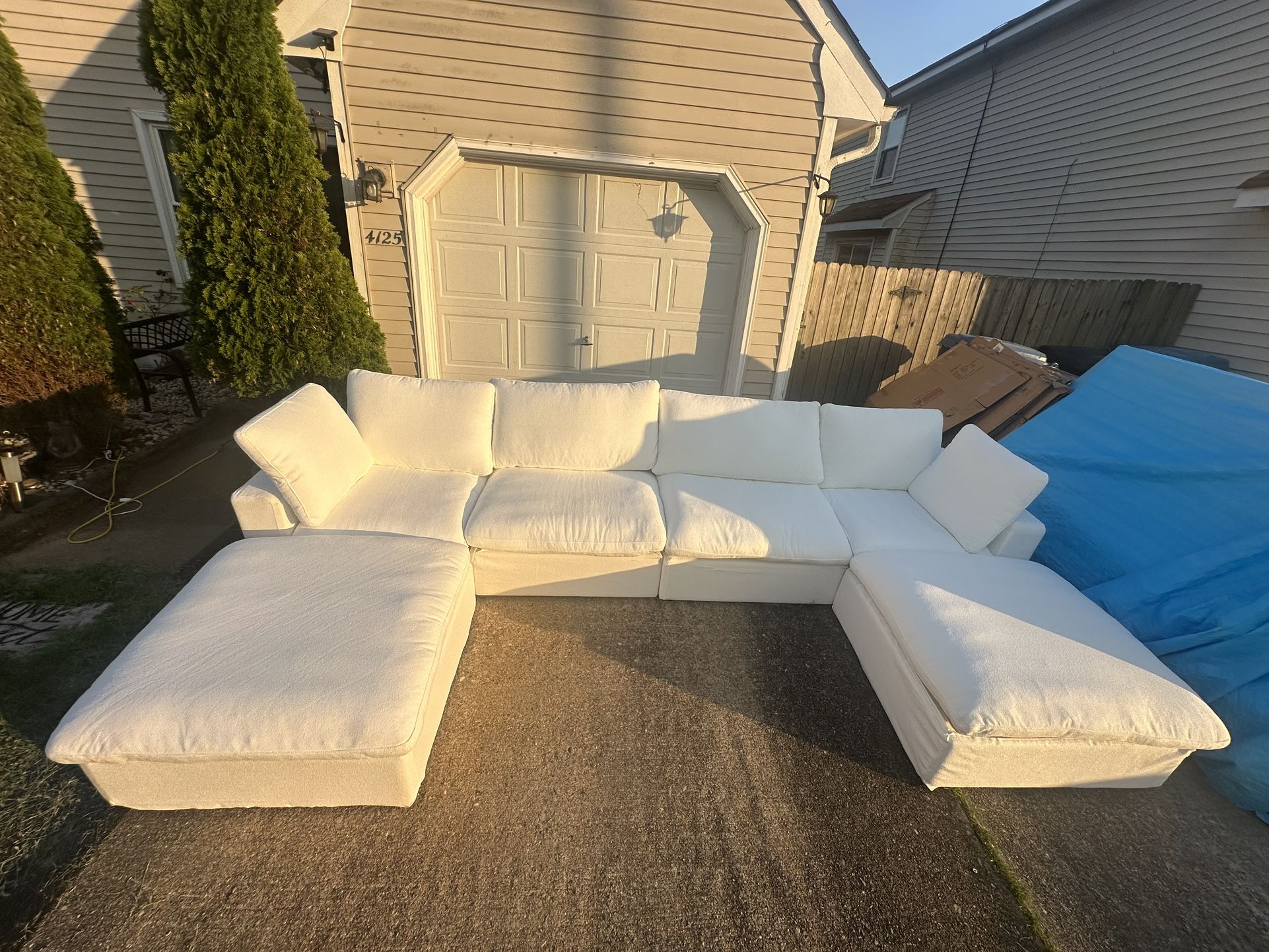 FREE Delivery 🚚- white 6 pcs sectional cloud couch sofa set w/ 2 ottoman w/ storage
