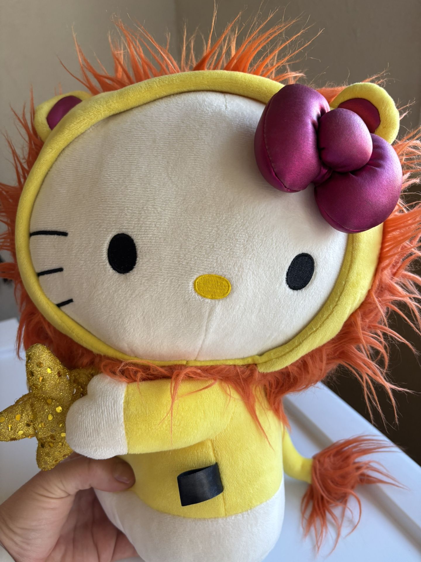 Hello Kitty (LEO) Plushie