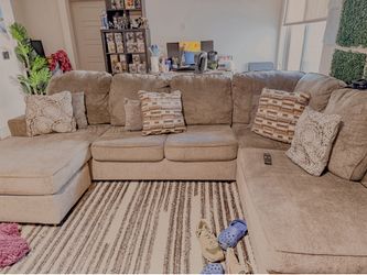 🛋️ Large Gray Sectional Couch – Excellent Condition -