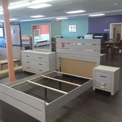 Queen Bedframe Dresser Mirror And Nightstand