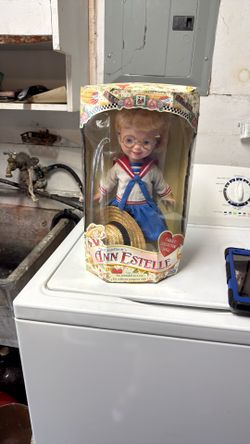 Maryengelbreits Ann Estelle collectible Doll
