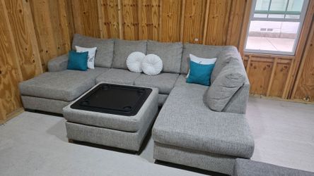 Gray sectional and storage ottoman brand new condition super clean and comfy no rips or stains