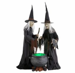 Home Accents Holiday • 6.5 ft Gruesome Grounds Animated LED Witches Scene • Escena animada de 2 brujas con caldero • LED, con ojos iluminados