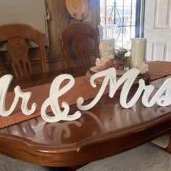 Mr & Mrs White Sign