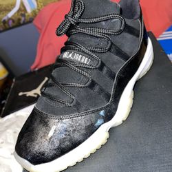 Black/White-Metallic Silver Jordan 11s Low