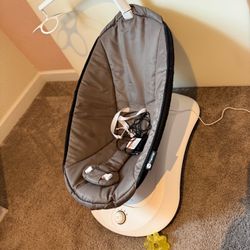 4months MamaRoo / Safety First 5Mood