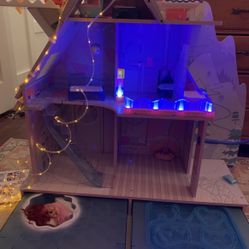 LOL OMG Winter Disco Chalet + Dolls+Accessories
