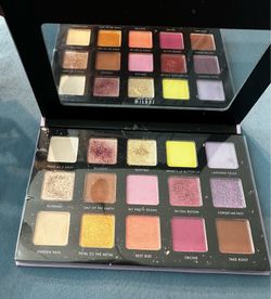 Milani Bright Floral Eyeshadow Palette — Multi-Color