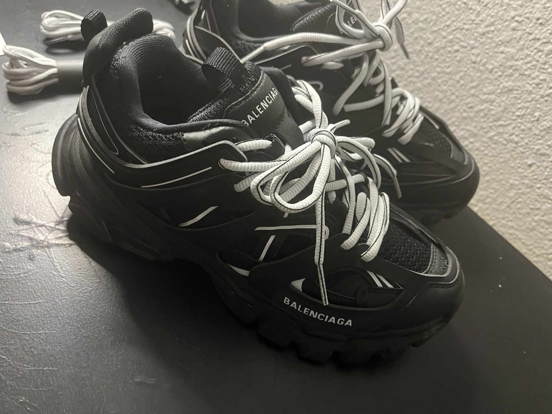 Trackrunners Size 5 Womens