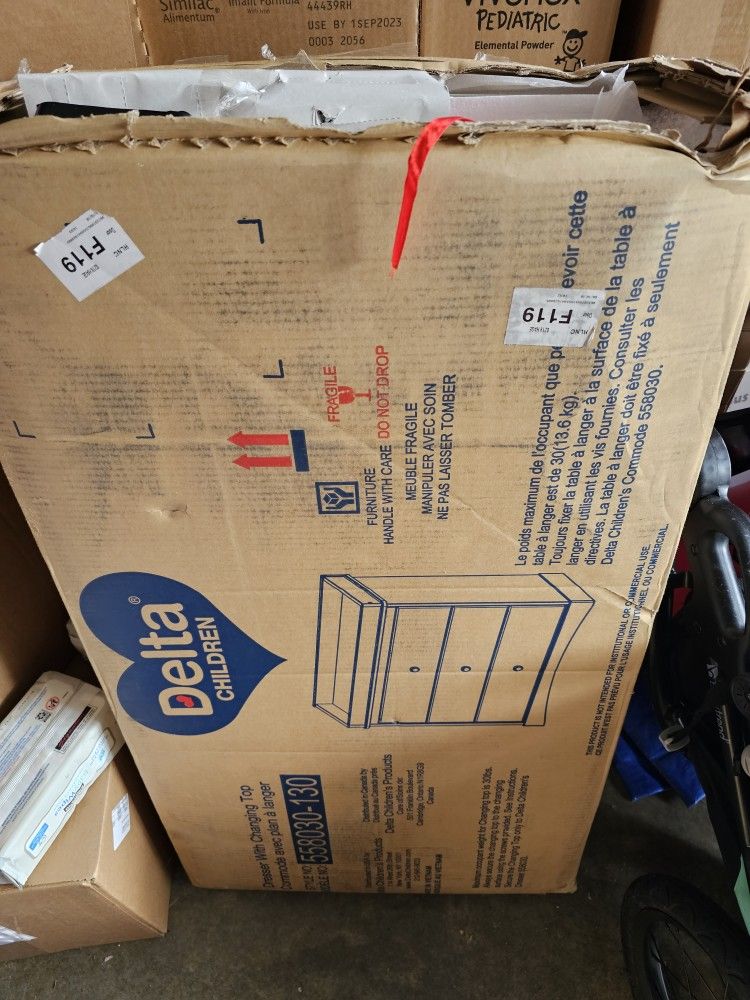Delta Children Dresser With Changing Top