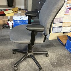 FREE DESK CHAIR *PICKUP ASAP*