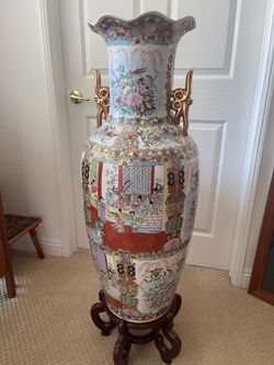 36” Chinese Rose Medallion Vase/Urn