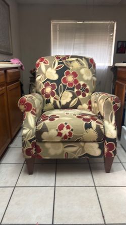 LA-Z-BOY RECLINING CHAIR
