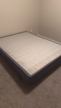 Bed frame and box spring - Queen size