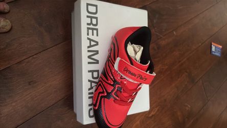 Dream Pairs Red and Black Soccer Cleats