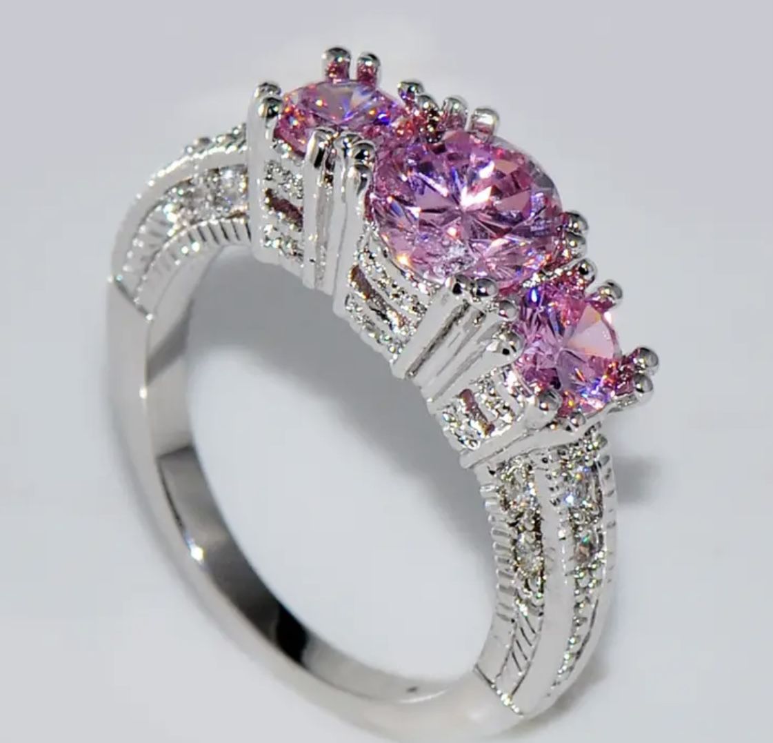 New 18k White Gold Engagement Ring