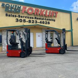 Electric forklift 
