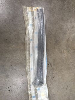 Chevy GMC Silverado 07 windshield reveal right surround molding GM 15291274