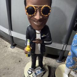 Snoop Dogg Statue