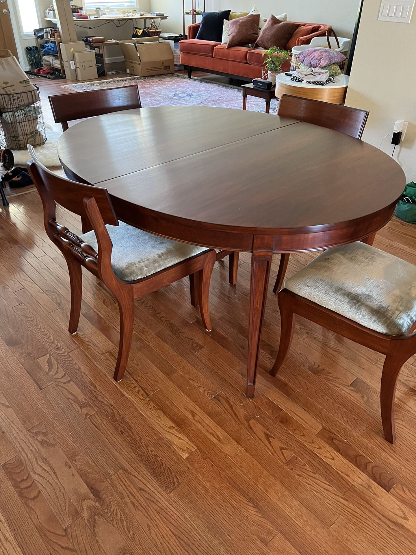 A Beautiful & Delicate Dining Set