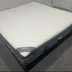 Puffy Lux Hybrid King Mattress - LIKE NEW 