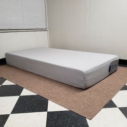 Twin size mattress - can DELIVER almost anywhere for $20 extra - gently used and in very good condition 😍
