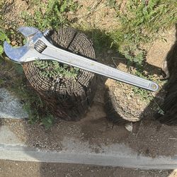 18 inch Crescent wrench