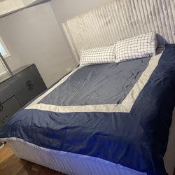 Bedroom Set, kitchen Table, And Portrait