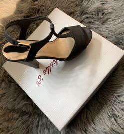 BLACK HEELS SIZE 6
