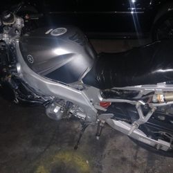 2003 Yzf 600 Thundercat Doesnt Run Needs Carbs Clean 800$obo