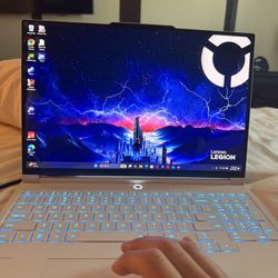 Lenovo - Legion 7i 16" 2.5k OLED Gaming Laptop -2025- 32GB RAM - NVIDIA GeForce RTX 5070