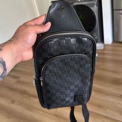 Louis Vuitton Avenue Slingbag 