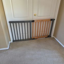 Summer West End Extra Wide Baby Gate – Great Condition ($119 new)