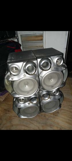 4 jvc  speakers with sub w