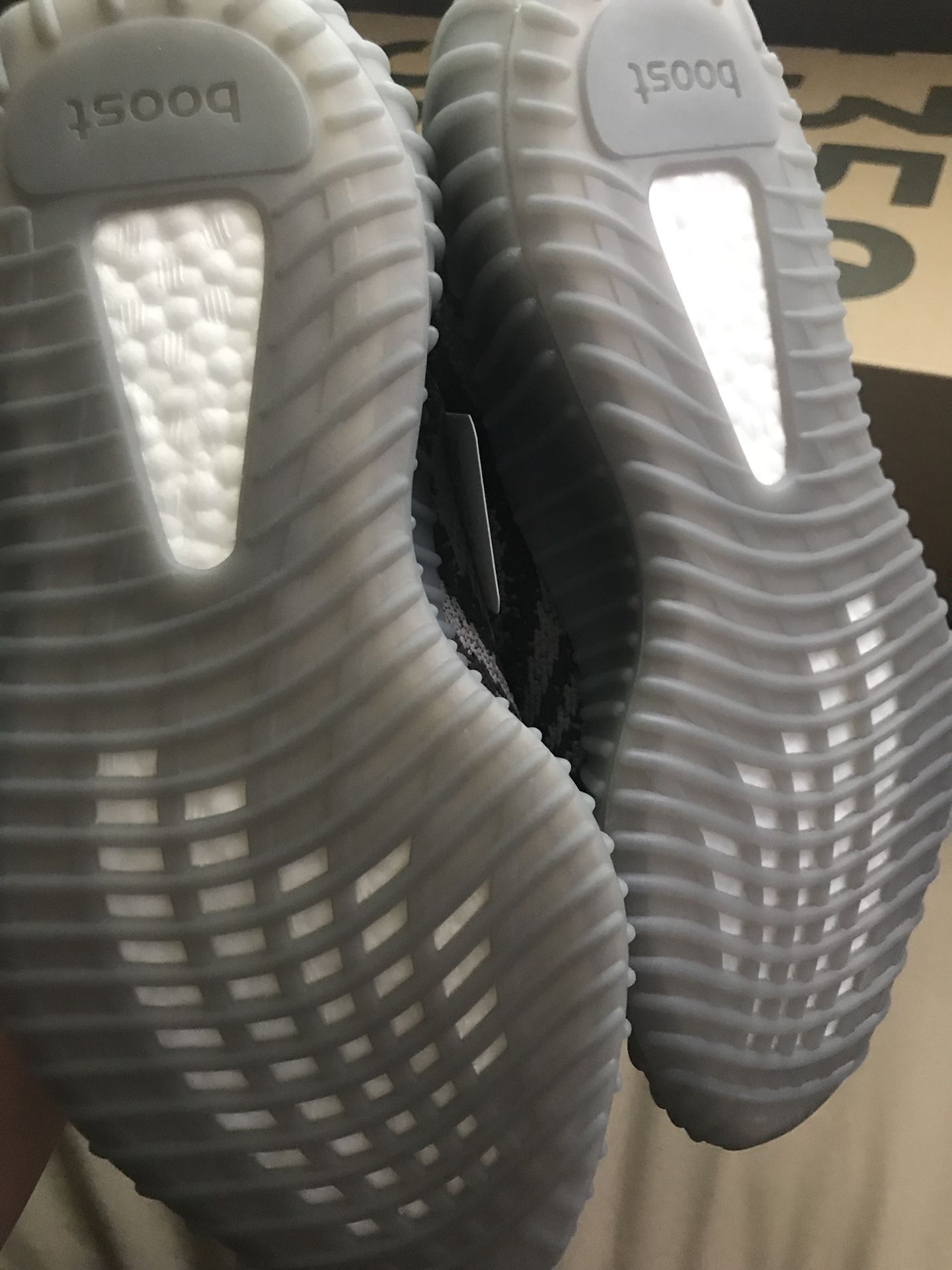 Yeezy 350 boost V2 sz. 5 M/ 6.5 W deadstock
