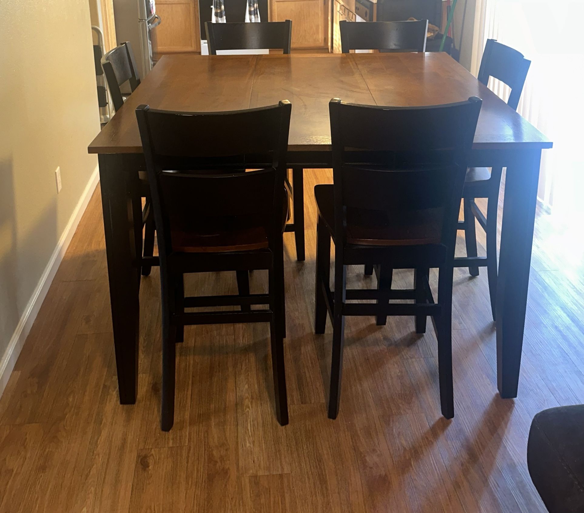 Kitchen Table + 6 Chairs 