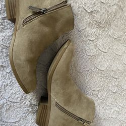 Boots Size 2 Slightly Worn 