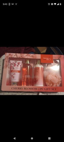 New 5 Piece Cherry Blossom Lotion Body Wash Set 