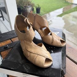 Women’s Leather Tan Heels Shoes European Size 39.5