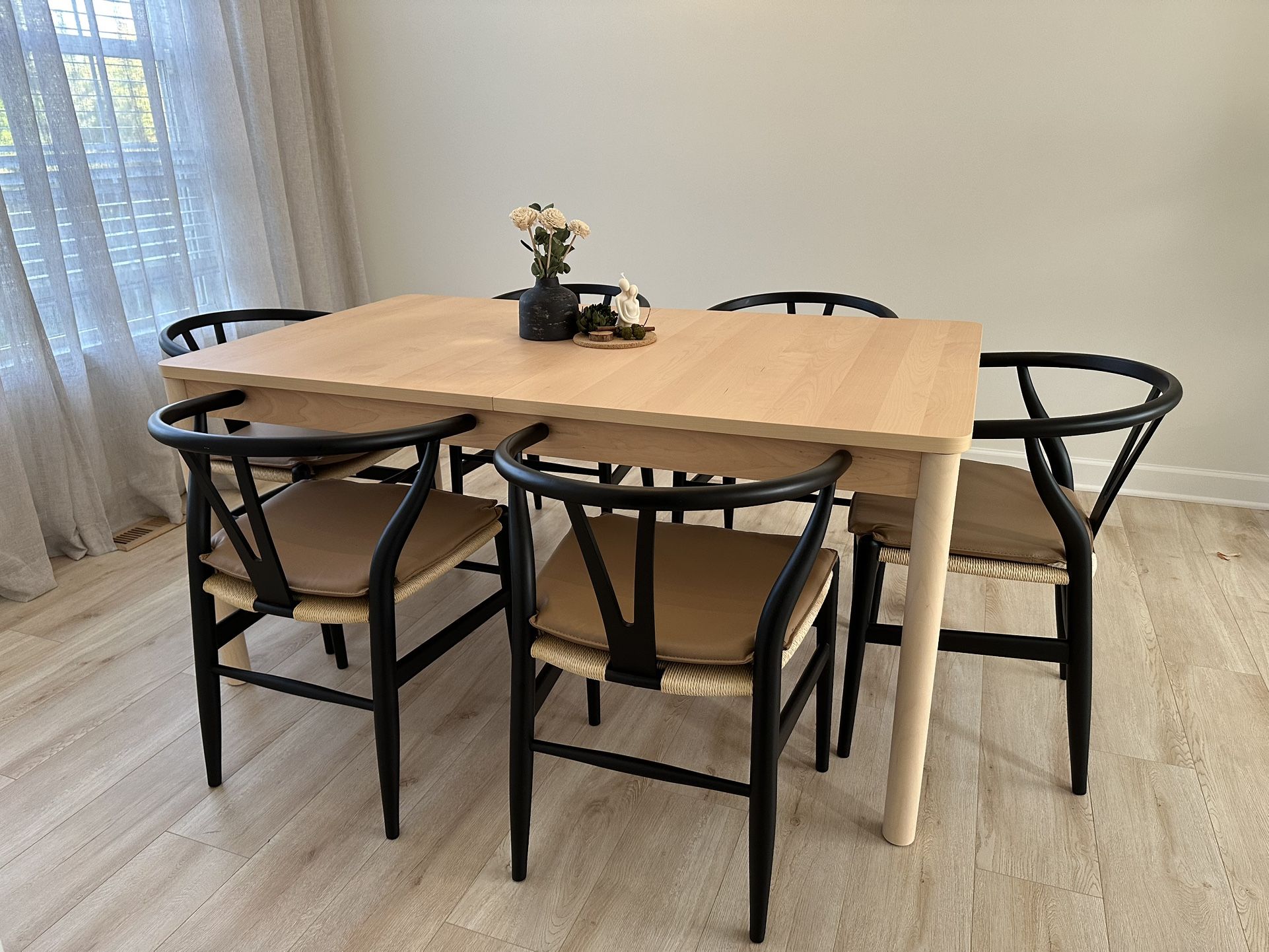 Dinning Room Table With Six Chairs