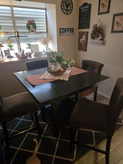 Dining room table and 4 chairs