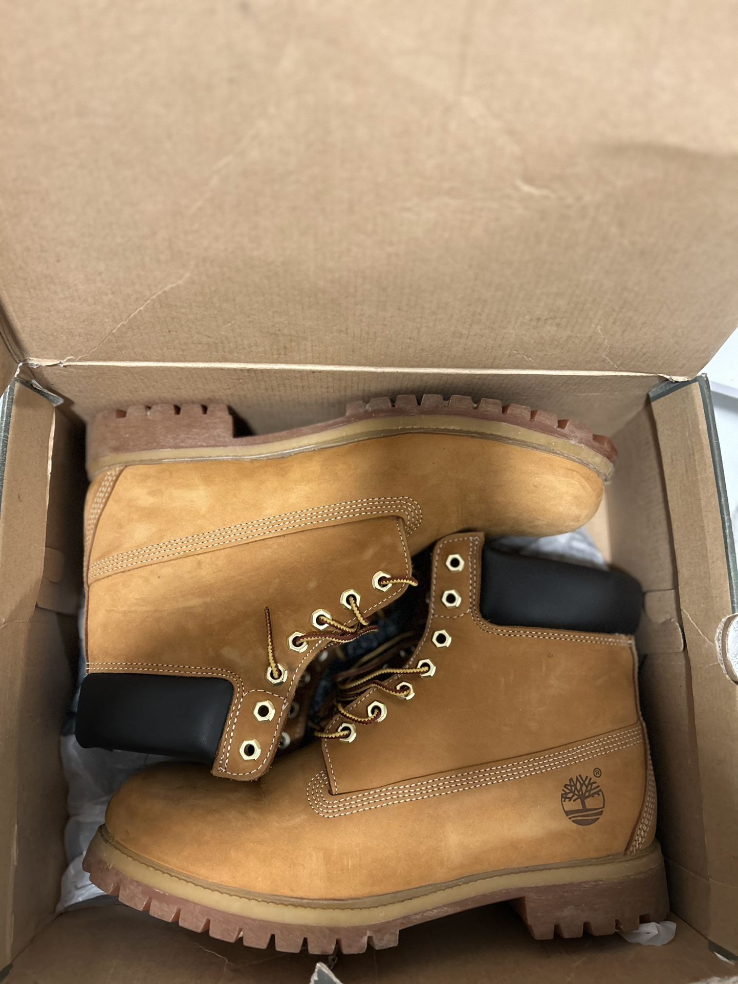 Timberland 6-Inch Premium Waterproof Boots (Men’s Size 11) –